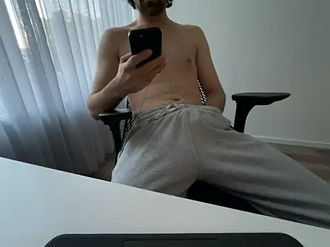 Snapshot of Frankieyyy1 chatting on May 9, 2026, 3:56 am Frankieyyy1 online show from May 9, 2026, 3:56 am