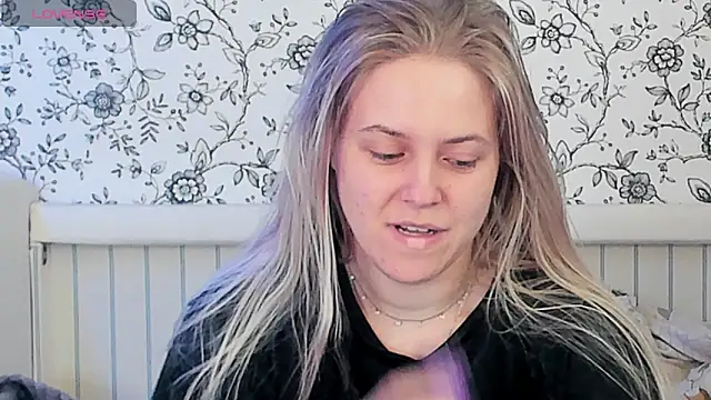Snapshot of AngelAnty chatting on May 17, 2026, 5:09 pm AngelAnty online show from May 17, 2026, 5:09 pm