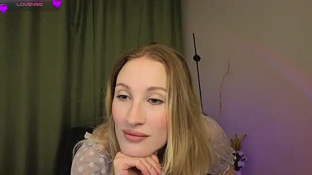 BiancaHelo online show from September 26, 2025, 11:03 am