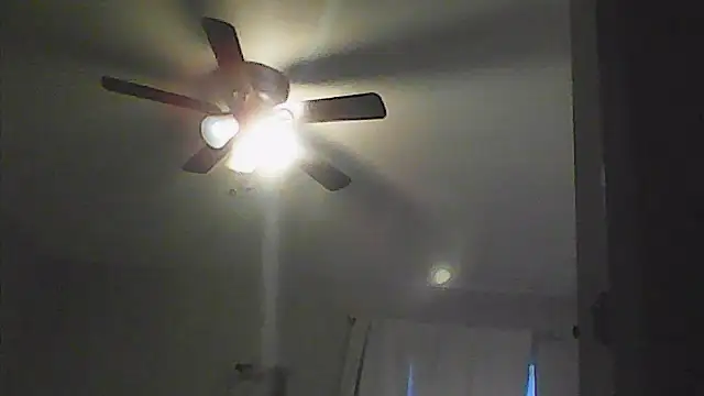 Snapshot of sarahkat86 chatting on April 26, 2026, 11:24 pm sarahkat86 online show from April 26, 2026, 11:24 pm