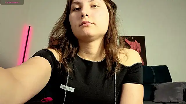 TrixiBell online show from May 13, 2026, 4:21 am