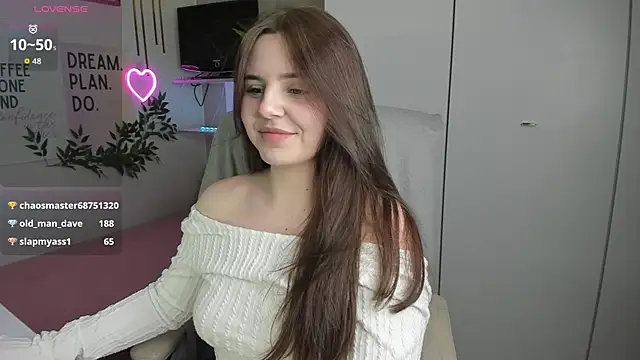 Snapshot of LiaWoow chatting on April 19, 2026, 6:10 pm LiaWoow online show from April 19, 2026, 6:10 pm