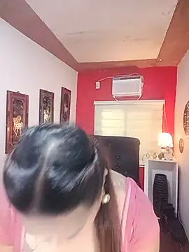 Snapshot of EmmaKantutera chatting on August 4, 2026, 2:15 am EmmaKantutera online show from August 4, 2026, 2:15 am