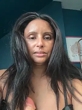 Snapshot of Angelaarayexx chatting on June 17, 2026, 9:56 am Angelaarayexx online show from June 17, 2026, 9:56 am