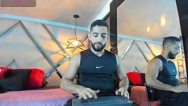 Yiyo10  online show from May 14, 2026, 3:57 am