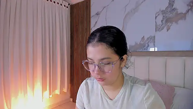 Snapshot of LunaRosse_ chatting on June 26, 2026, 10:30 am LunaRosse online show from June 26, 2026, 10:30 am