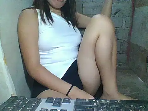 Skinny PinayGirljust18 online show from June 10, 2026, 11:03 pm