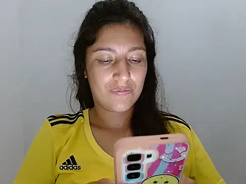 SarahFriendly online show from June 18, 2026, 12:44 am