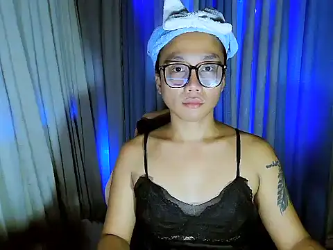 Snapshot of YourNikkieXxx chatting on July 15, 2026, 12:32 pm YourNikkieXxx online show from July 15, 2026, 12:32 pm