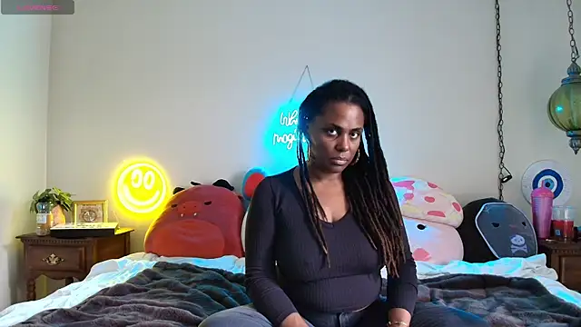 GigiMcFee online show from September 23, 2025, 9:18 pm