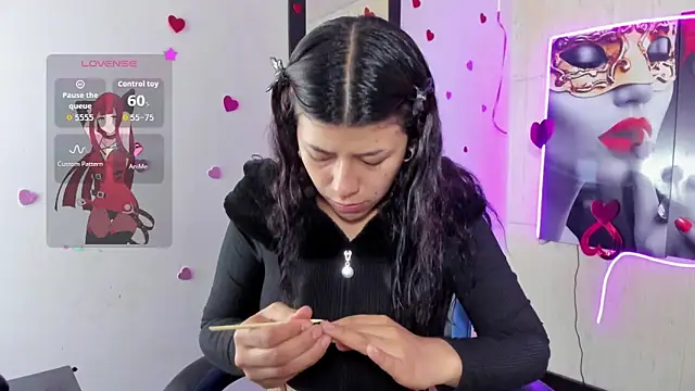 Snapshot of Raven_Rouge_ chatting on May 9, 2026, 12:32 pm Raven Rouge online show from May 9, 2026, 12:32 pm