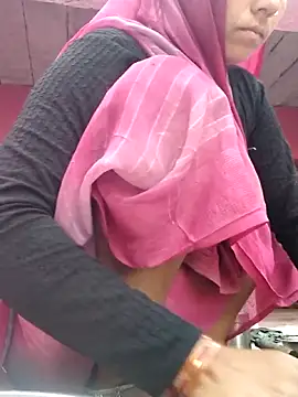 Hot-ilaiy online show from February 13, 2026, 3:24 am