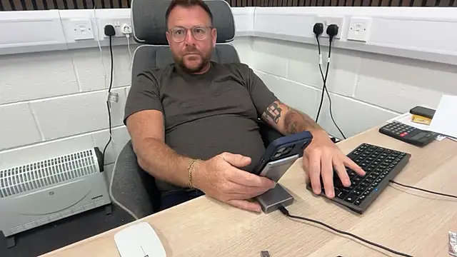 bilf1978 online show from June 2, 2026, 6:04 am