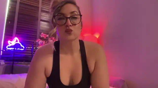 MistresssX online show from June 10, 2026, 1:32 pm