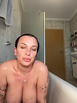 OliviaaFischer online show from May 17, 2026, 5:42 pm