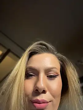 emmasweett11 online show from July 15, 2026, 7:52 pm