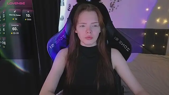 Luna Navy online show from April 10, 2026, 6:18 am