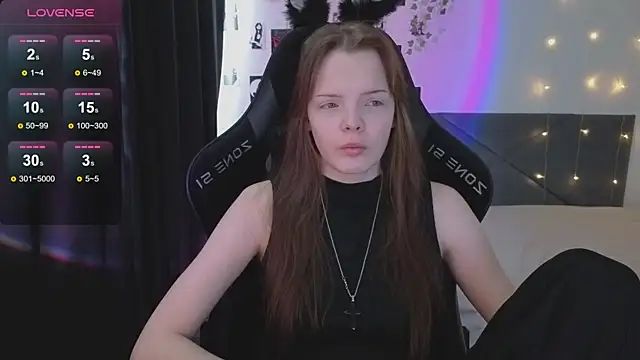 Luna Navy online show from April 12, 2026, 5:56 am