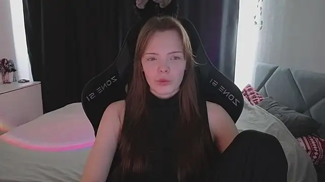 Luna Navy online show from April 14, 2026, 6:08 am