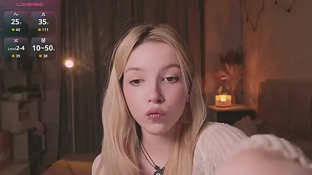 Snapshot of peachii_meow chatting on August 7, 2026, 1:46 pm peachii meow online show from August 7, 2026, 1:46 pm