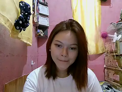 nanagrl online show from August 4, 2026, 3:32 am