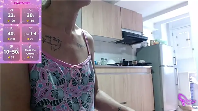Snapshot of AllysonStonne chatting on June 30, 2026, 8:21 pm AllysonStonne online show from June 30, 2026, 8:21 pm