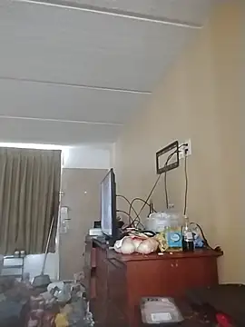 XEmoxkittyx online show from June 5, 2026, 6:13 pm