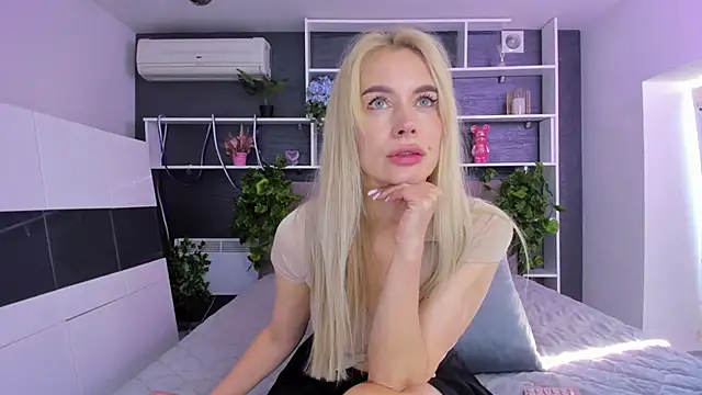 Snapshot of SabrinaSharm chatting on May 31, 2026, 5:04 am SabrinaSharm online show from May 31, 2026, 5:04 am