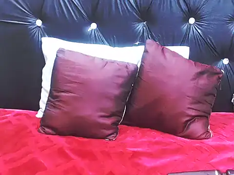 Snapshot of AppleAss02 chatting on November 13, 2025, 5:01 pm AppleAss02 online show from November 13, 2025, 5:01 pm