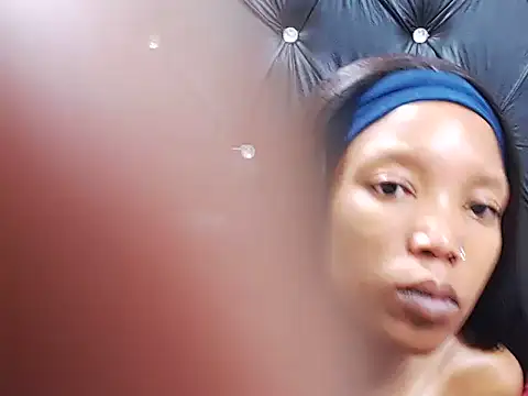 Snapshot of AppleAss02 chatting on November 28, 2025, 8:44 pm AppleAss02 online show from November 28, 2025, 8:44 pm