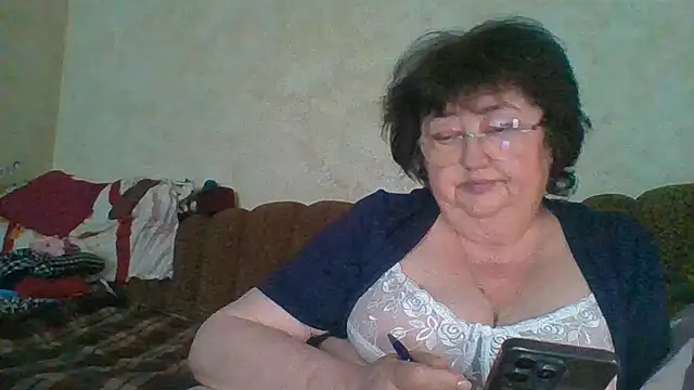 Snapshot of MilaSky5303 chatting on April 6, 2026, 3:02 pm MilaSky5303 online show from April 6, 2026, 3:02 pm