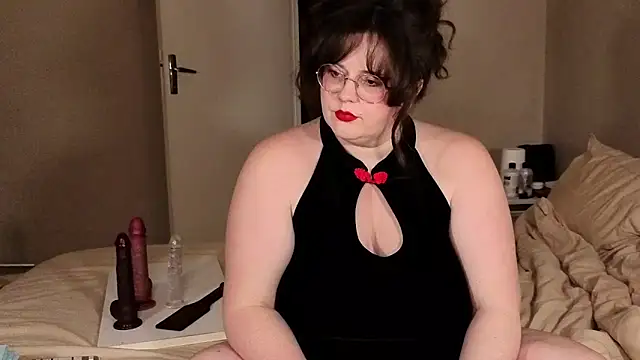 Snapshot of BBWLiLoo chatting on April 19, 2026, 10:56 pm BBWLiLoo online show from April 19, 2026, 10:56 pm
