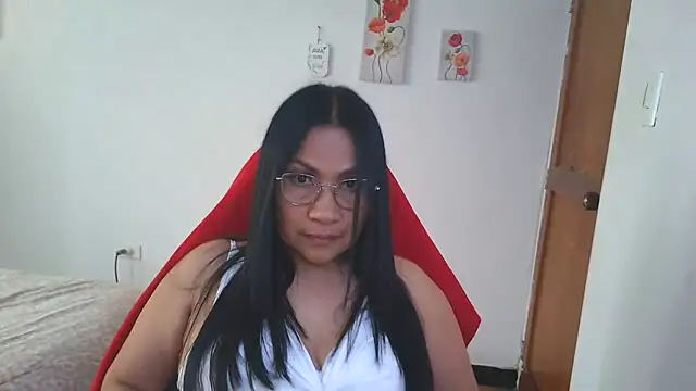 Snapshot of LissafeetHott chatting on June 17, 2026, 7:48 pm LissafeetHott online show from June 17, 2026, 7:48 pm