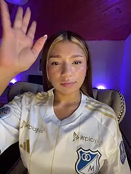 Isabella18 pink online show from June 19, 2026, 5:50 pm