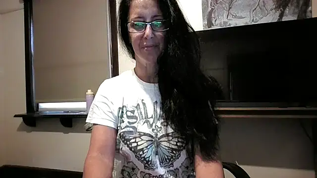 CleopatraGirl online show from May 3, 2026, 2:06 am