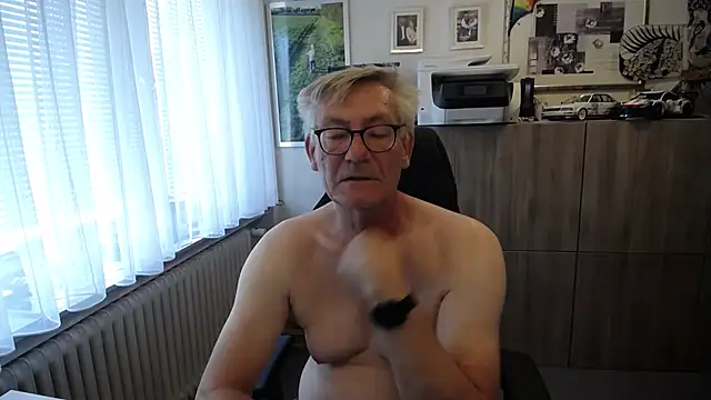 Snapshot of randyandy67 chatting on August 2, 2026, 9:41 am randyandy67 online show from August 2, 2026, 9:41 am
