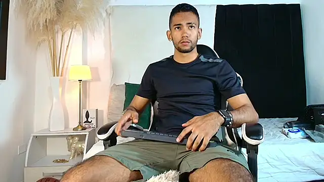 Snapshot of MaicolParker_ chatting on June 26, 2026, 12:42 pm MaicolParker online show from June 26, 2026, 12:42 pm