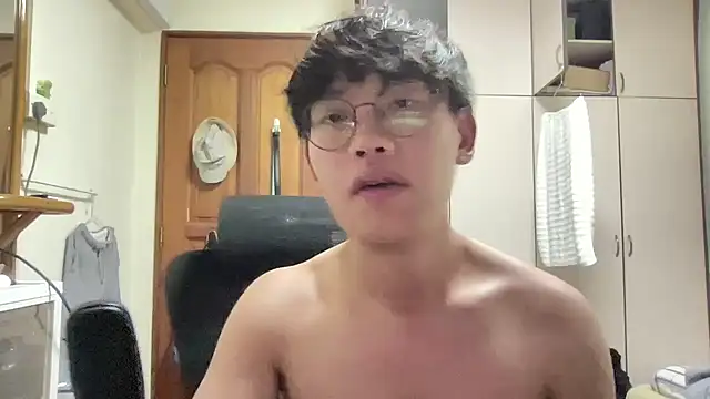Passionatetwink2 online show from June 11, 2026, 3:32 pm