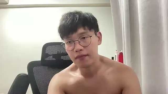 Snapshot of Passionatetwink2 chatting on July 18, 2026, 8:29 am Passionatetwink2 online show from July 18, 2026, 8:29 am