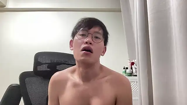 Snapshot of Passionatetwink2 chatting on August 1, 2026, 3:33 pm Passionatetwink2 online show from August 1, 2026, 3:33 pm