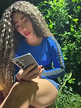 Snapshot of roxyrougee chatting on July 2, 2026, 10:32 am roxyrougee online show from July 2, 2026, 10:32 am