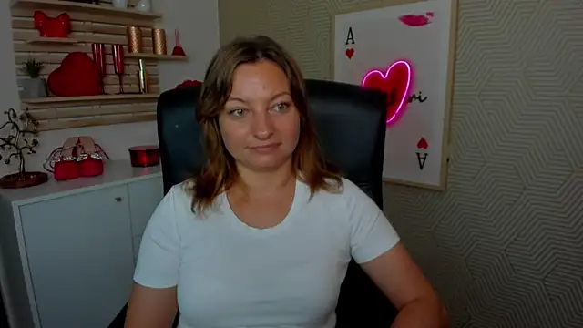 angelaSamt online show from July 1, 2026, 5:31 am