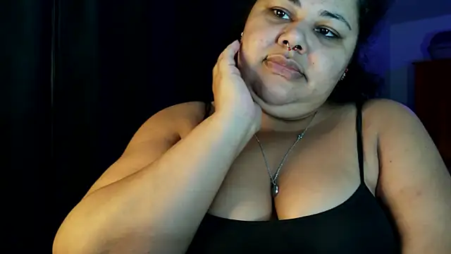 Snapshot of xlatinastar chatting on June 13, 2026, 5:00 pm xlatinastar online show from June 13, 2026, 5:00 pm