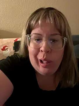 sexymommy1988 online show from November 17, 2025, 4:07 am