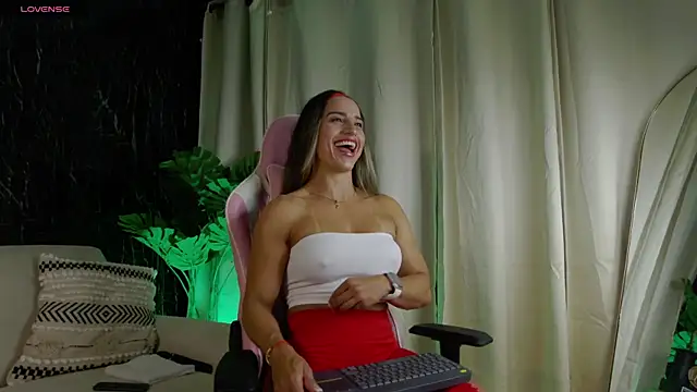 Emily Foxx01 online show from July 1, 2026, 12:12 am
