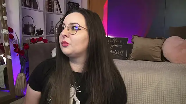 Mia Swano online show from May 24, 2026, 1:21 am