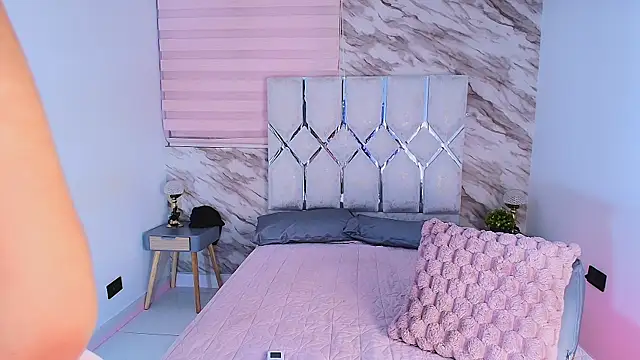 Snapshot of collet_1 chatting on June 20, 2026, 12:08 pm collet 1 online show from June 20, 2026, 12:08 pm