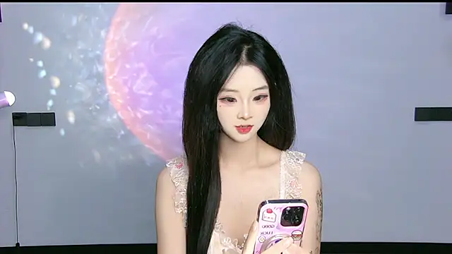queen-001 online show from August 2, 2026, 12:36 pm