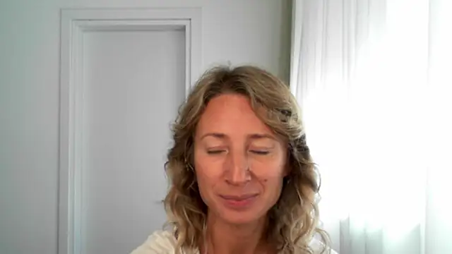 Paevoa online show from November 14, 2025, 9:52 am