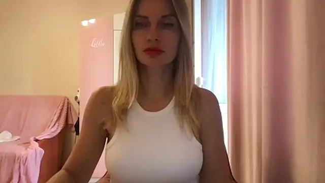 KarelliaStar online show from May 9, 2026, 3:06 pm